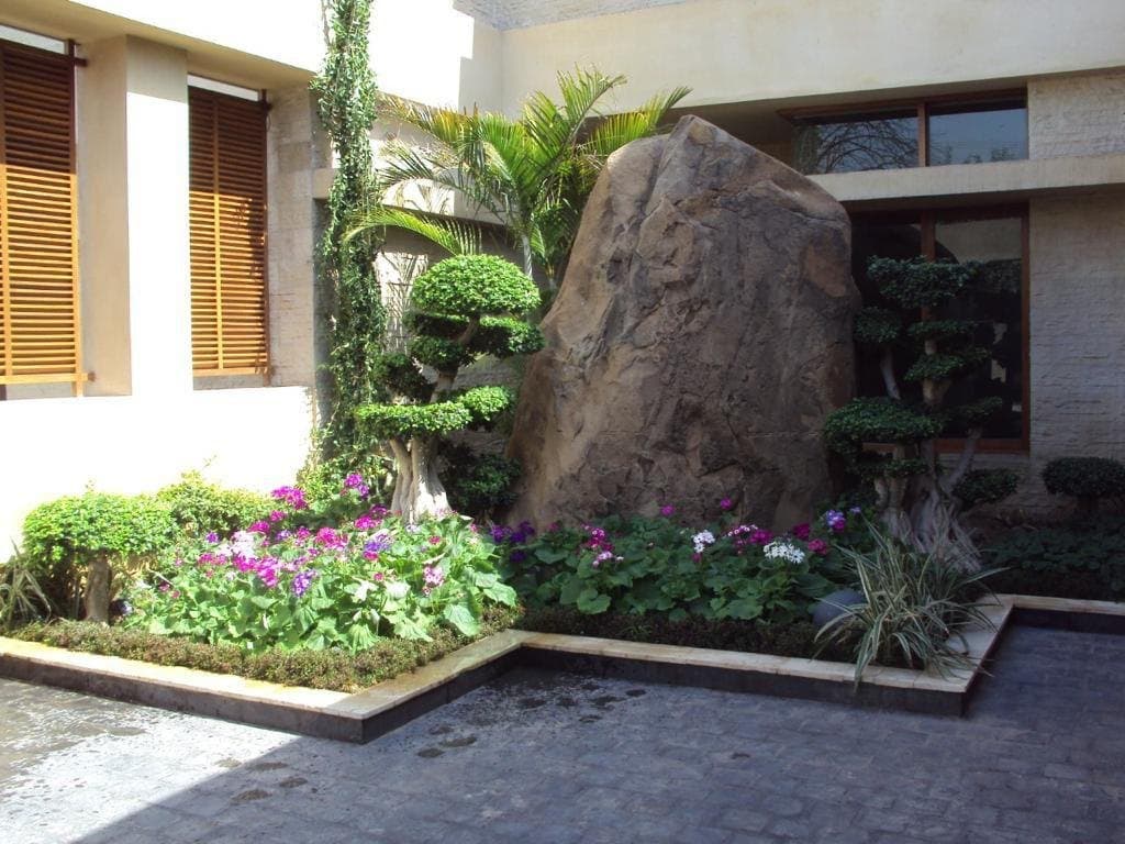 GardenPlus planted courtyard with integrated landscape features